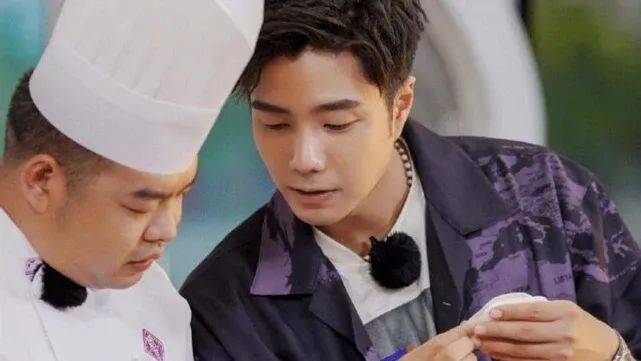 一首歌15亿下载，火遍彩铃时代，却因拒绝炒作被迫经商，如今竟成“人生赢家”？
