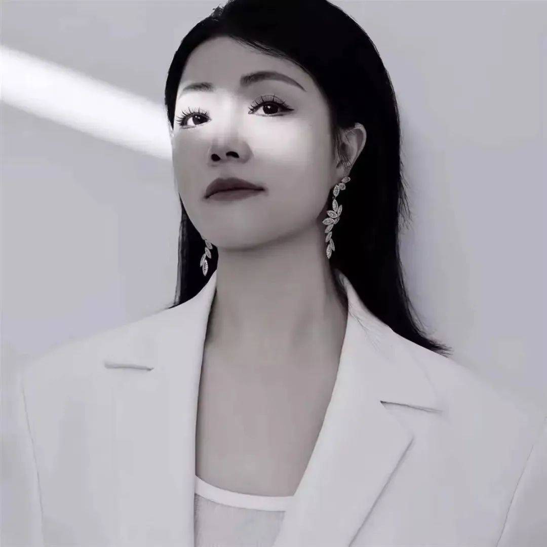 女歌手突发脑溢血去世，年仅48岁！